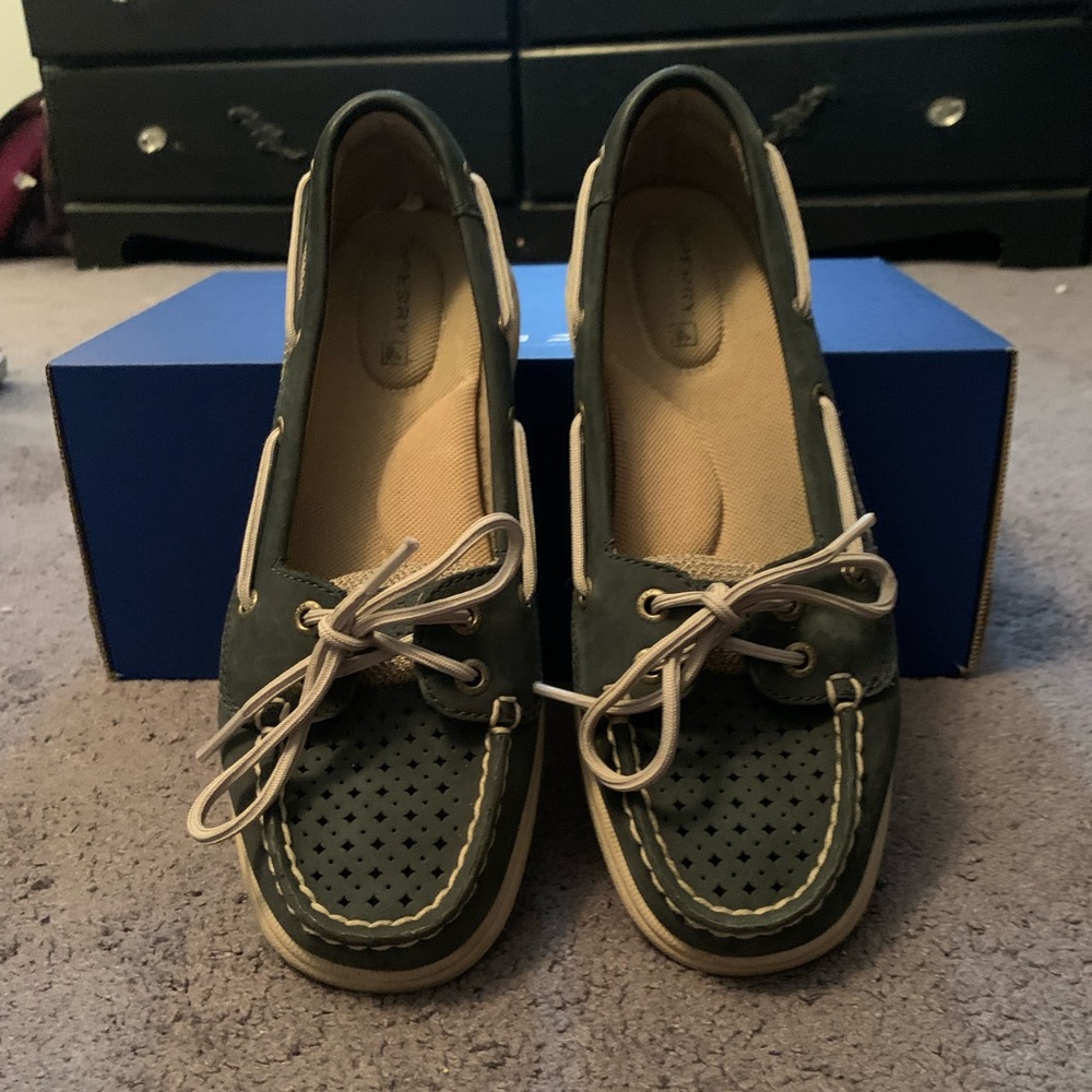 Size 6 navy blue slip-on Sperry sneakers.